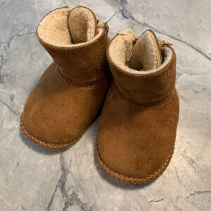 Bear paw infant booties